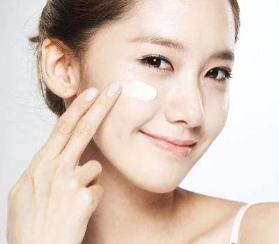 皮肤干燥松弛与内分泌失调,皮肤出油是干燥的原因吗