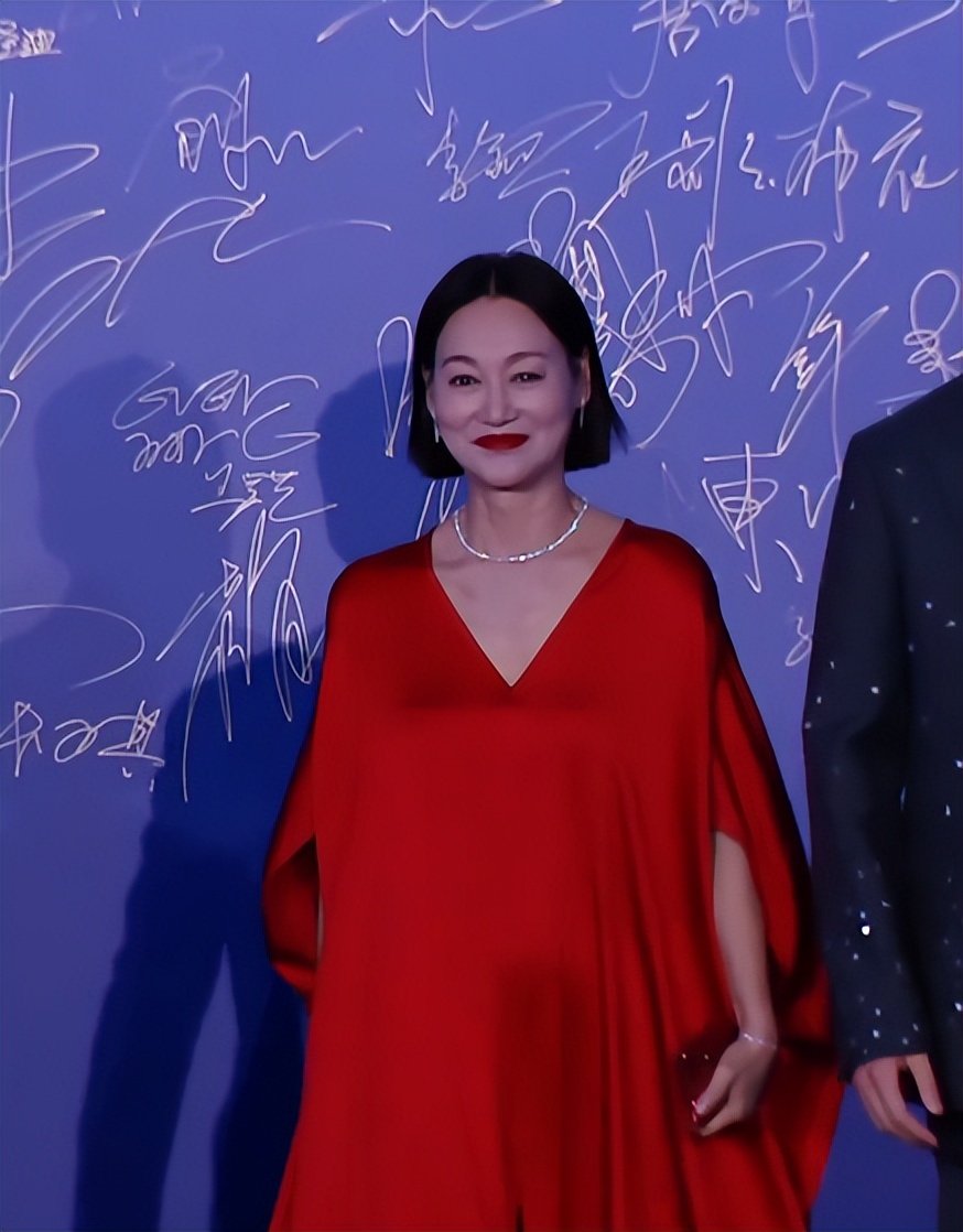 上海这一夜，内娱来了一大半，吴京谢霆锋拿大奖，冯小刚忙着交际