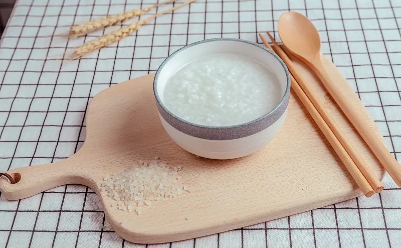 70岁老人胆囊息肉能微创手术吗,78岁胆囊息肉要动手术吗