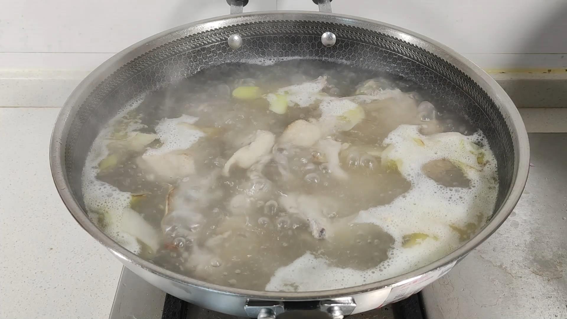 炖鸡汤都放哪些食材好喝,炖鸡汤的正确做法放什么