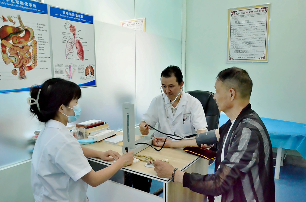 洛阳普康中医院,卫健局服务百姓健康义诊活动总结