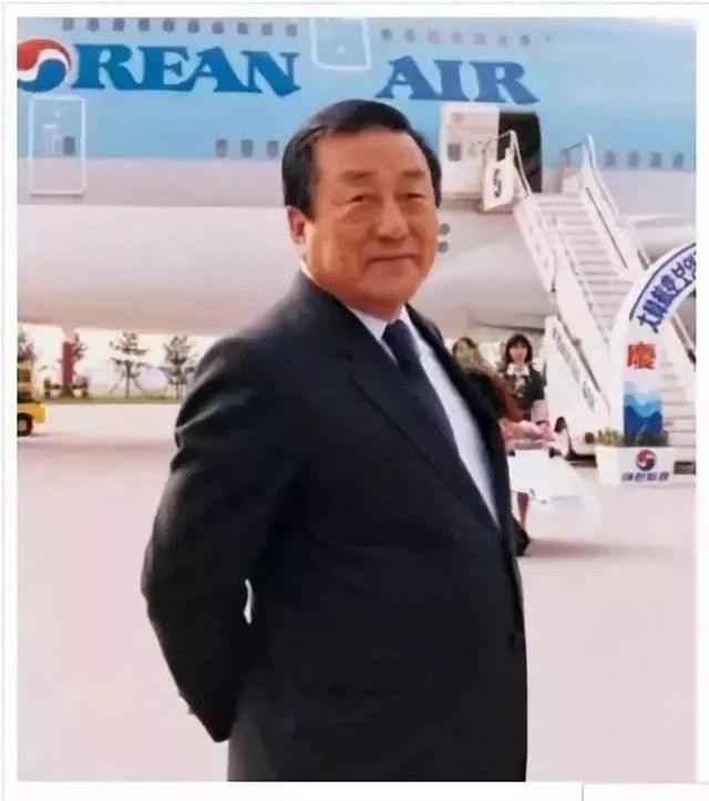 赵显娥让空姐下跪道歉视频,赵显娥逼停飞机事件