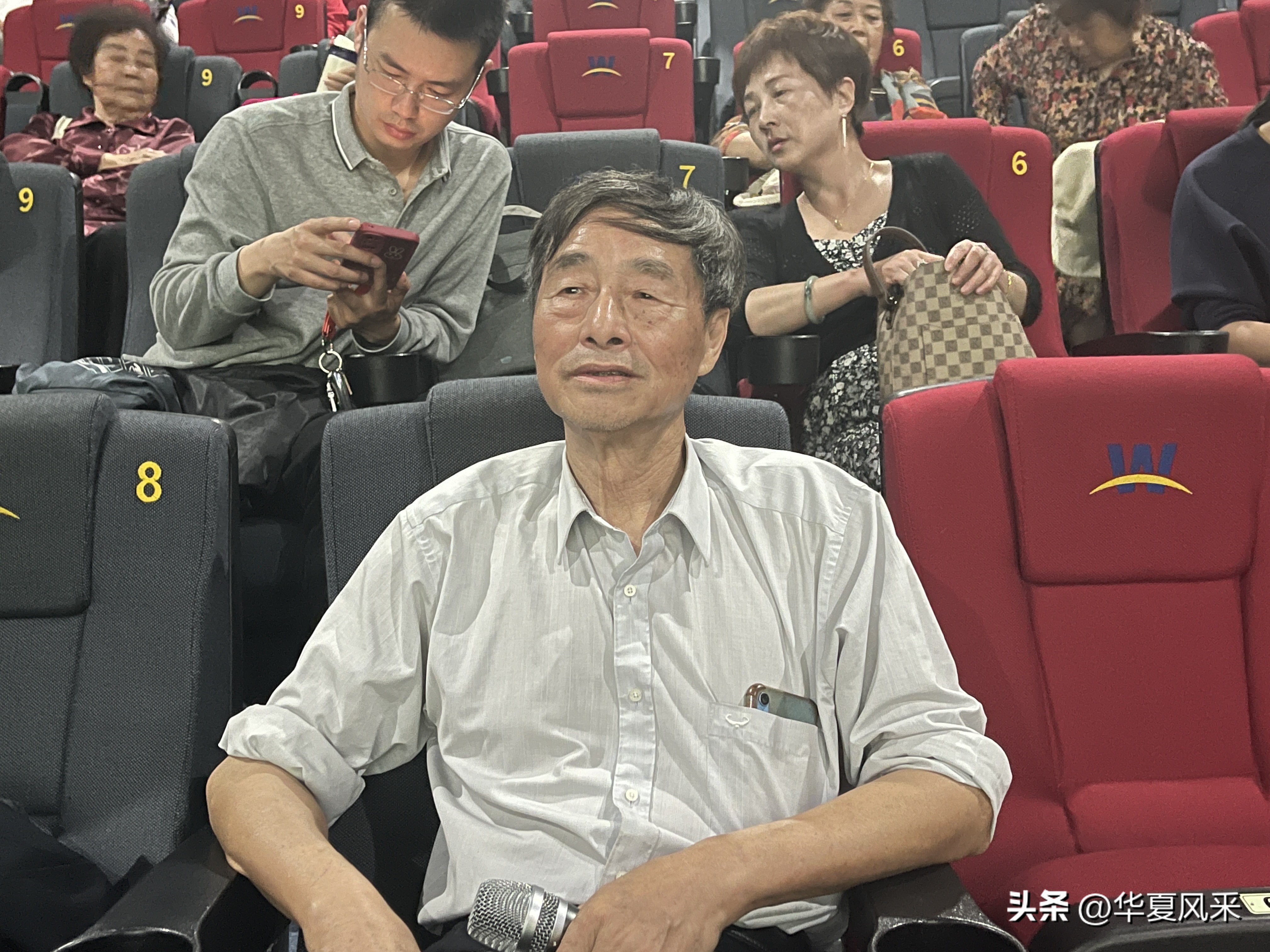 国务院专家方义华教授导演电影《春湾花开》在汉中市举行首映式