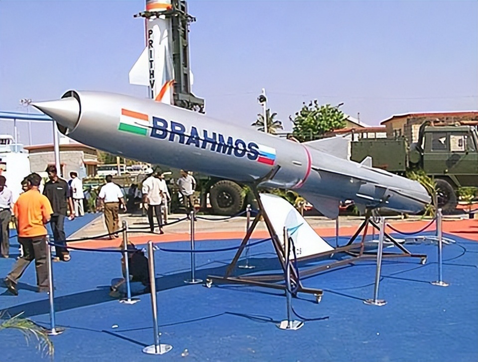 俄乌战争巡航导弹爆炸平民视角,俄乌战争巡航导弹爆炸视频