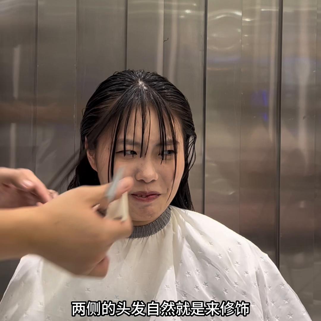 短发刘海怎么剪发量少点,厚重的八字刘海怎么剪蓬松