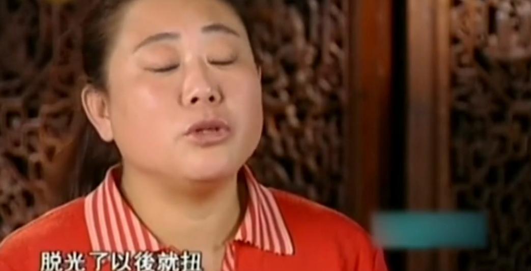 女的*光脱**拍卖，男的生拔指甲，真实的边境赌博，远比你想象的可怕