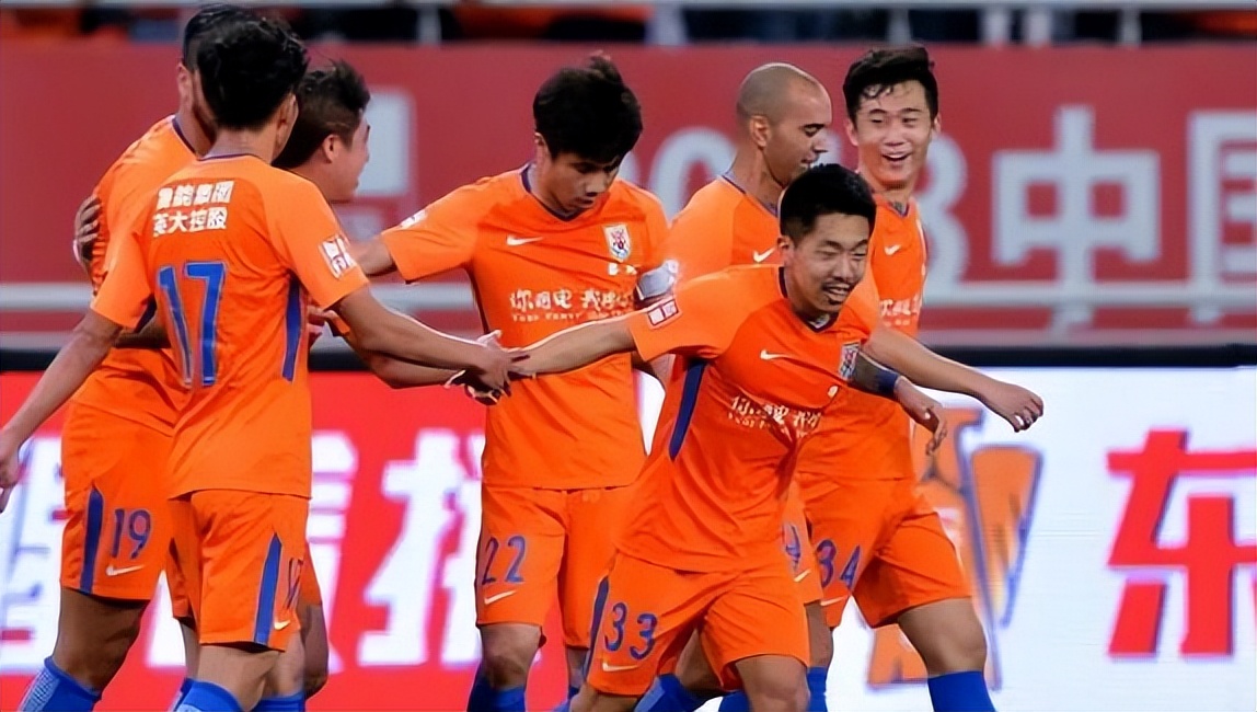 金敬道攻破上港球门,上港挖国脚后卫