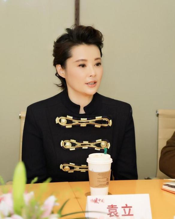 袁立偷狗搞笑视频,袁立讲偷狗的视频