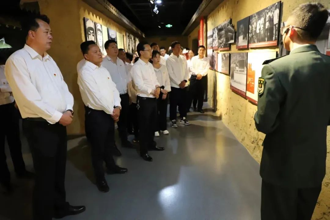 【甘南州直机关“庆七一、迎州庆”】州委办公室深入开展“守初心、强*党**性、勇担当、创一流”主题*党**日活动