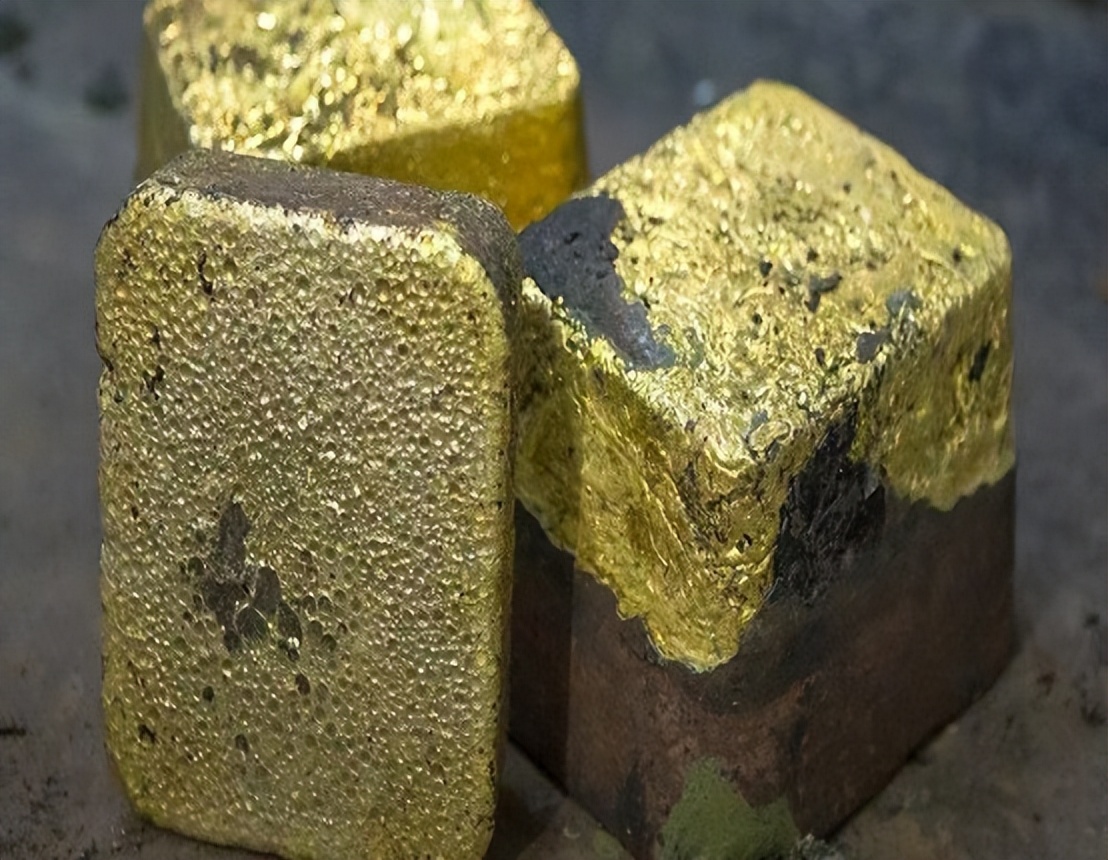 黄金从欧美运回来,美媒中国运20飞往塞尔维亚