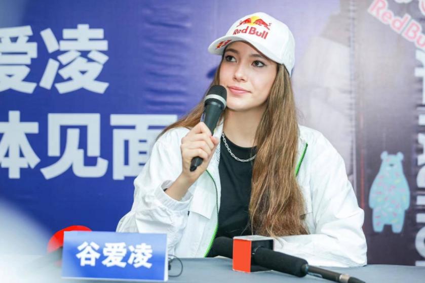 谷爱凌夺冠的妈妈,谷爱凌夺冠妈妈在哪