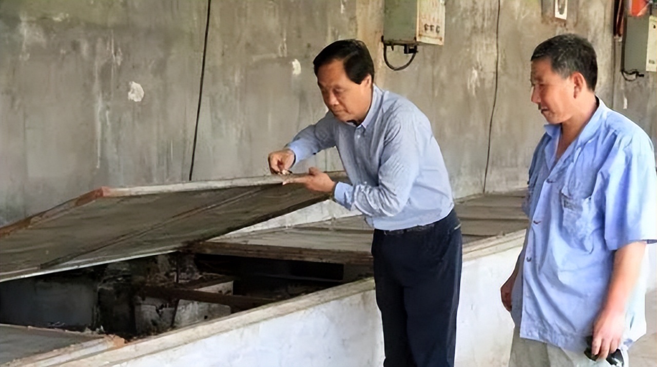 公务员辞职养蟑螂现在成亿万富翁,公务员辞职养蟑螂