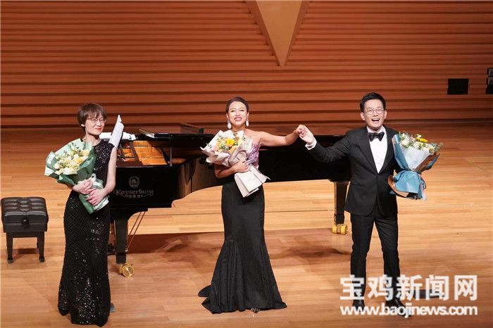 歌唱家石倚洁练声,宝鸡音乐厅石倚洁