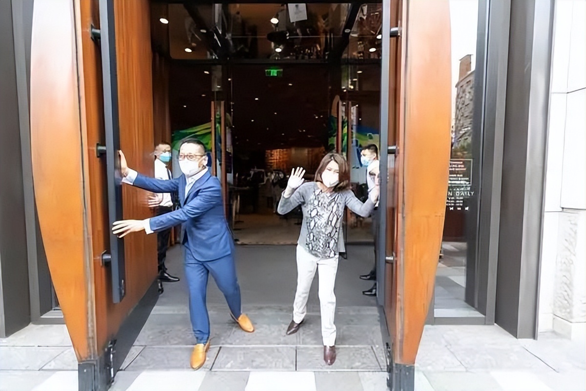 别幻想报复性消费了！复工后的烘焙店面怎么样了