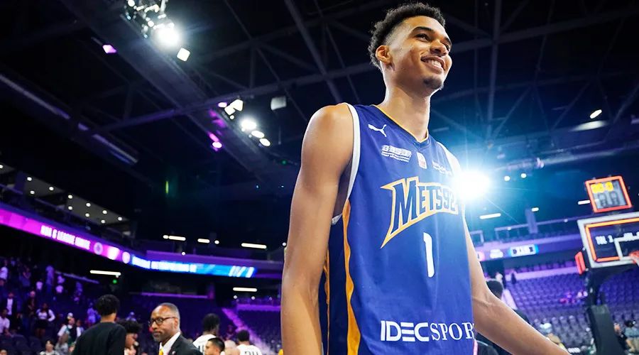 nba为文班亚马摆烂的球队原因,文班亚马会不会打得过乔丹