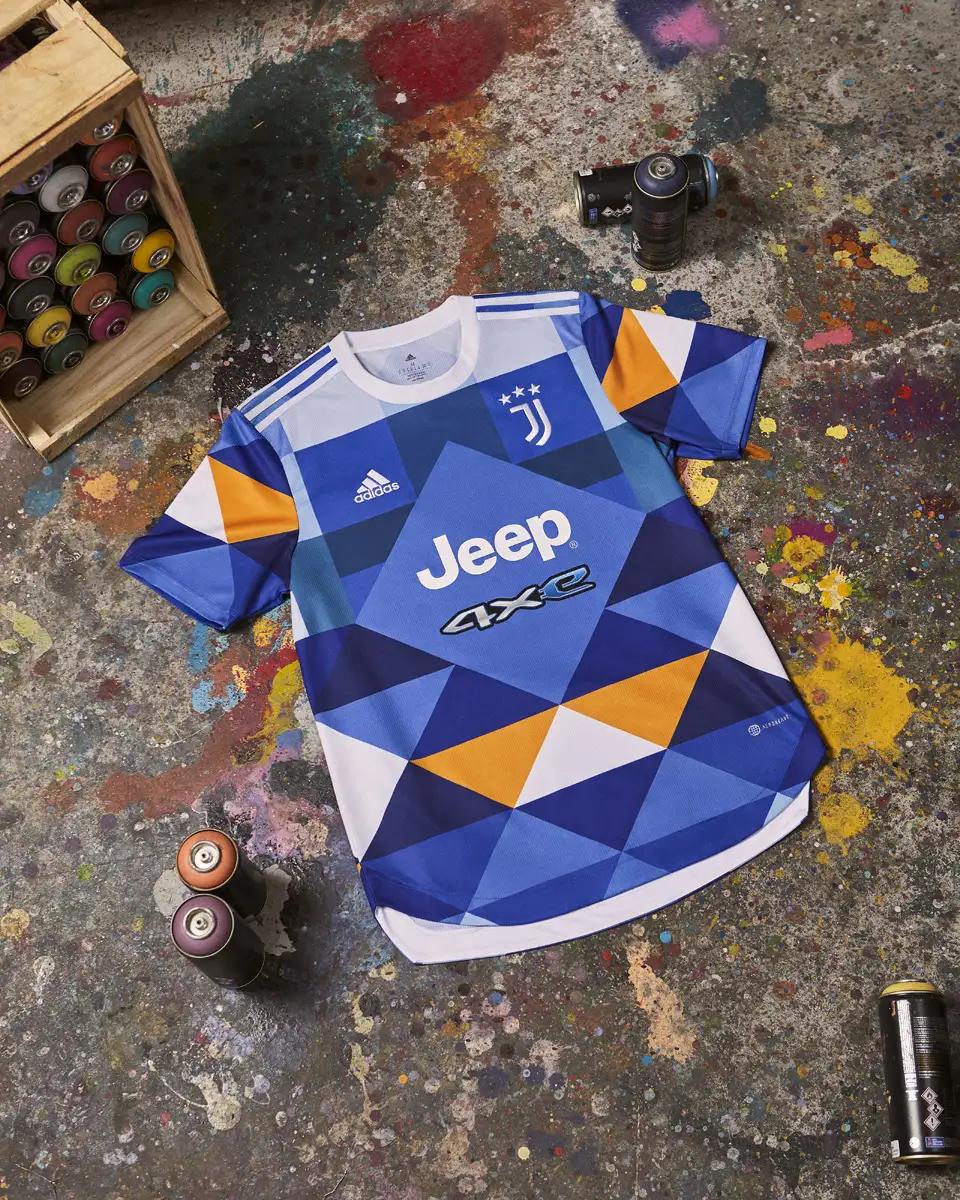 2018尤文主场球服,尤文图斯小魔仙10号