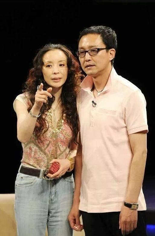 吴刚和妻子感情有多好,吴刚和老婆恩爱