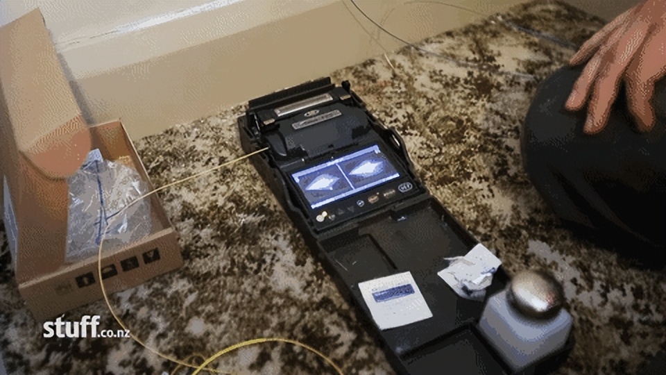 光纤是怎么入户的图片,光纤是怎么入墙