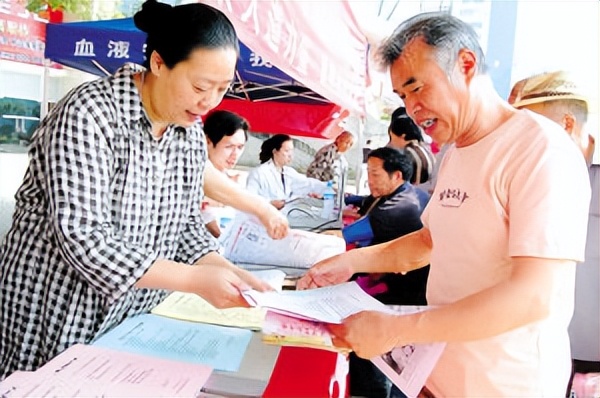 街边发传单的辛酸史,大街上发传单是干嘛的