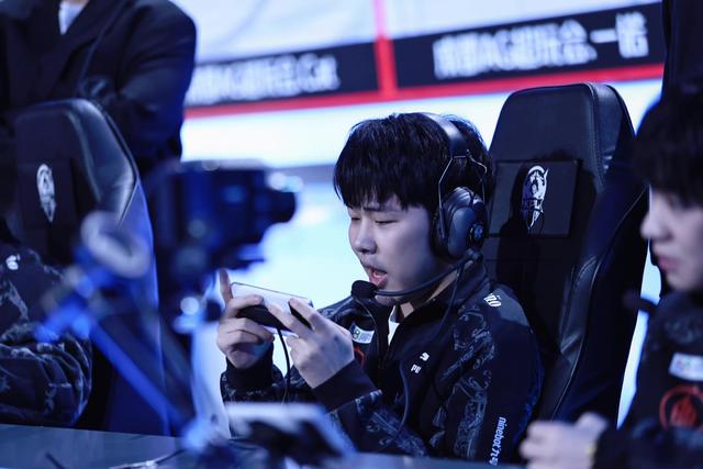 张角为什么一直让笑影上场,张角笑影拼尽全力为ag买复活甲