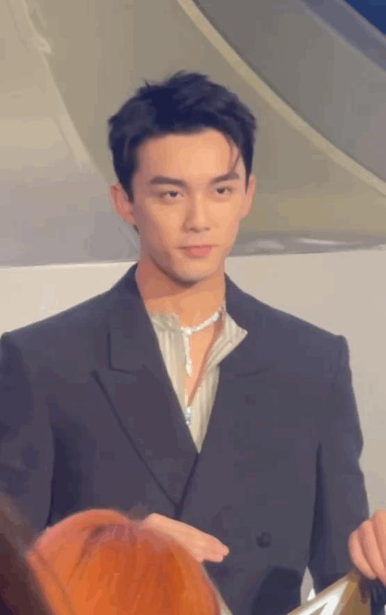 鹿晗原名刘壮实是真是假,刘壮实和鹿晗什么关系