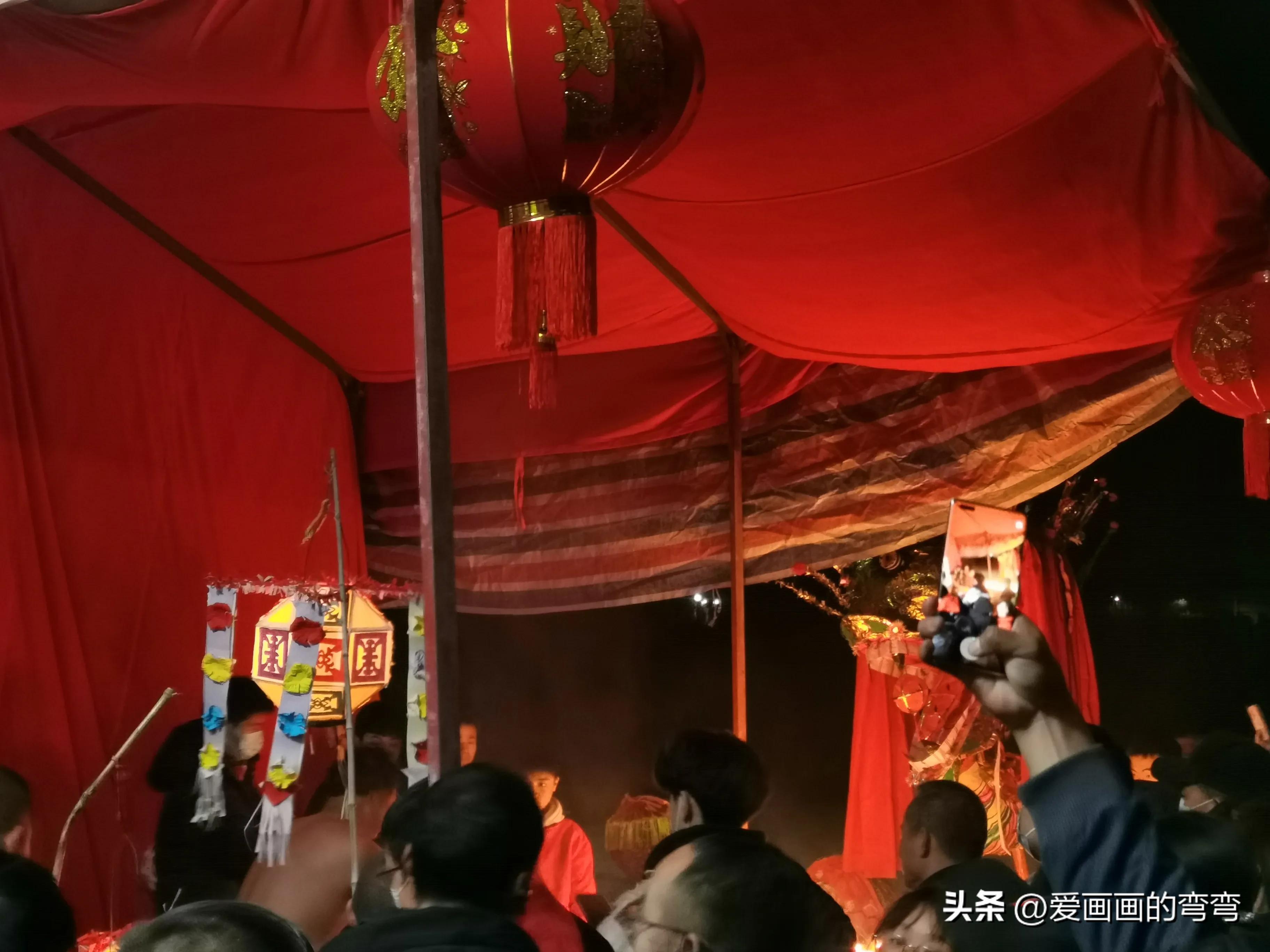 闹元宵玩龙灯,正月十五传统玩龙灯闹元宵