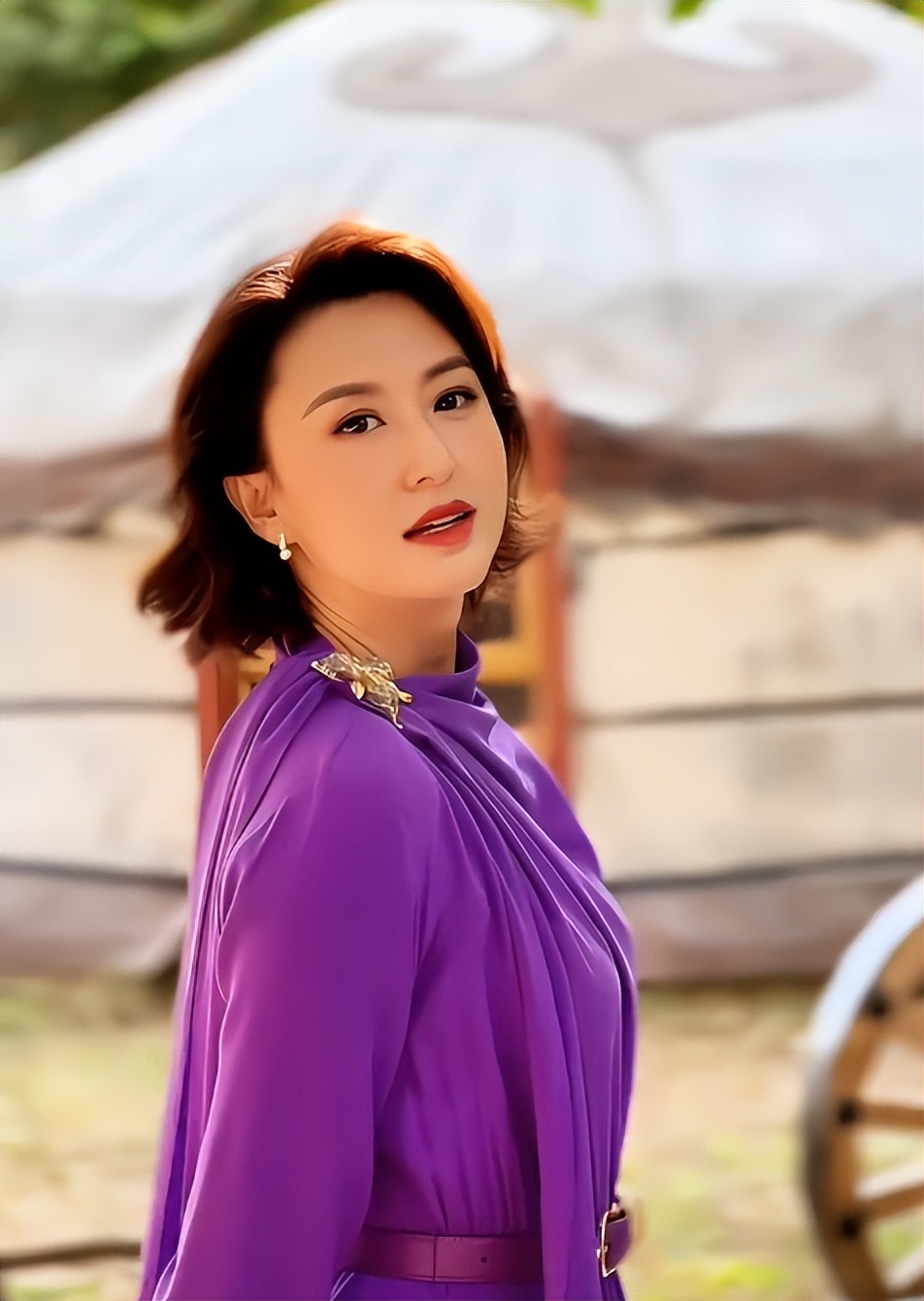 张蕾何时退出了舞台,张蕾离开央视有退休金吗