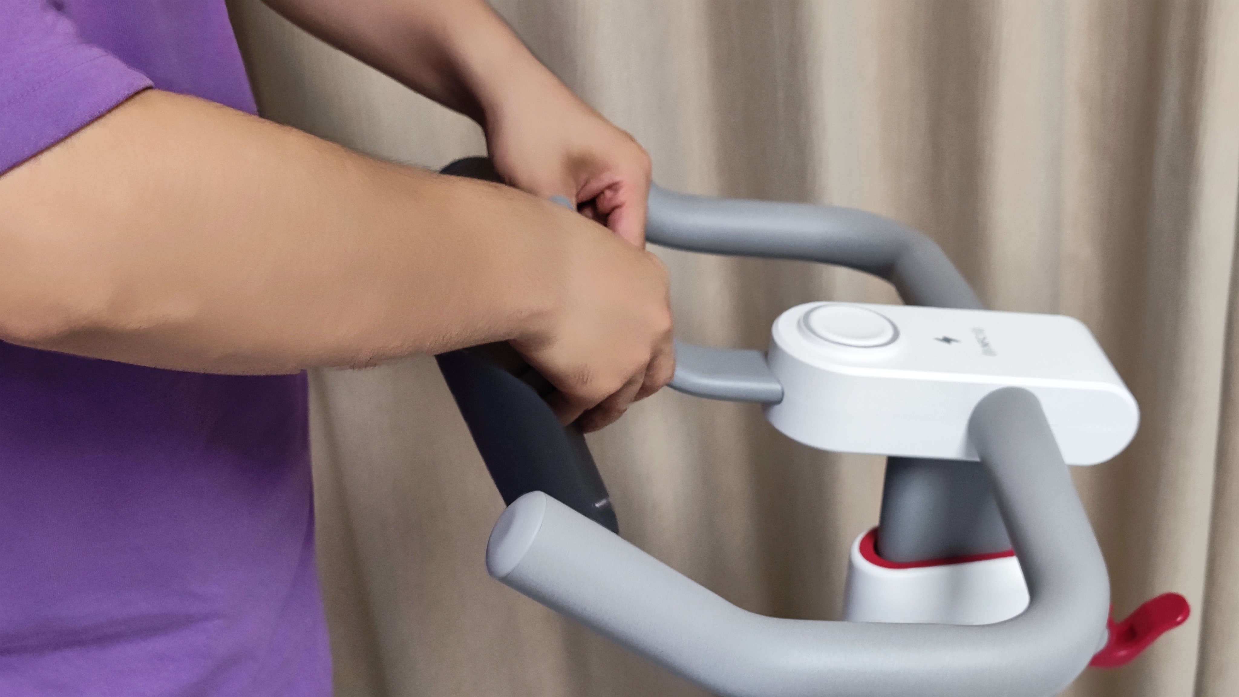 动感单车伤脚吗,动感单车利与弊