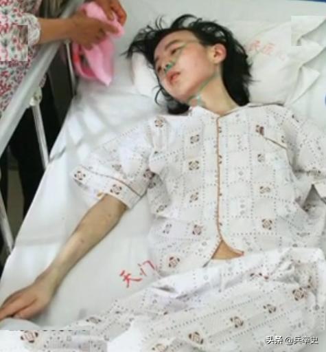 32岁小伙沉迷网络游戏死亡,网吧网瘾少年猝死的案例