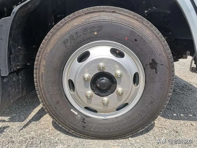 奥驰轻卡v2,飞碟奥驰x2和奥驰v2的区别