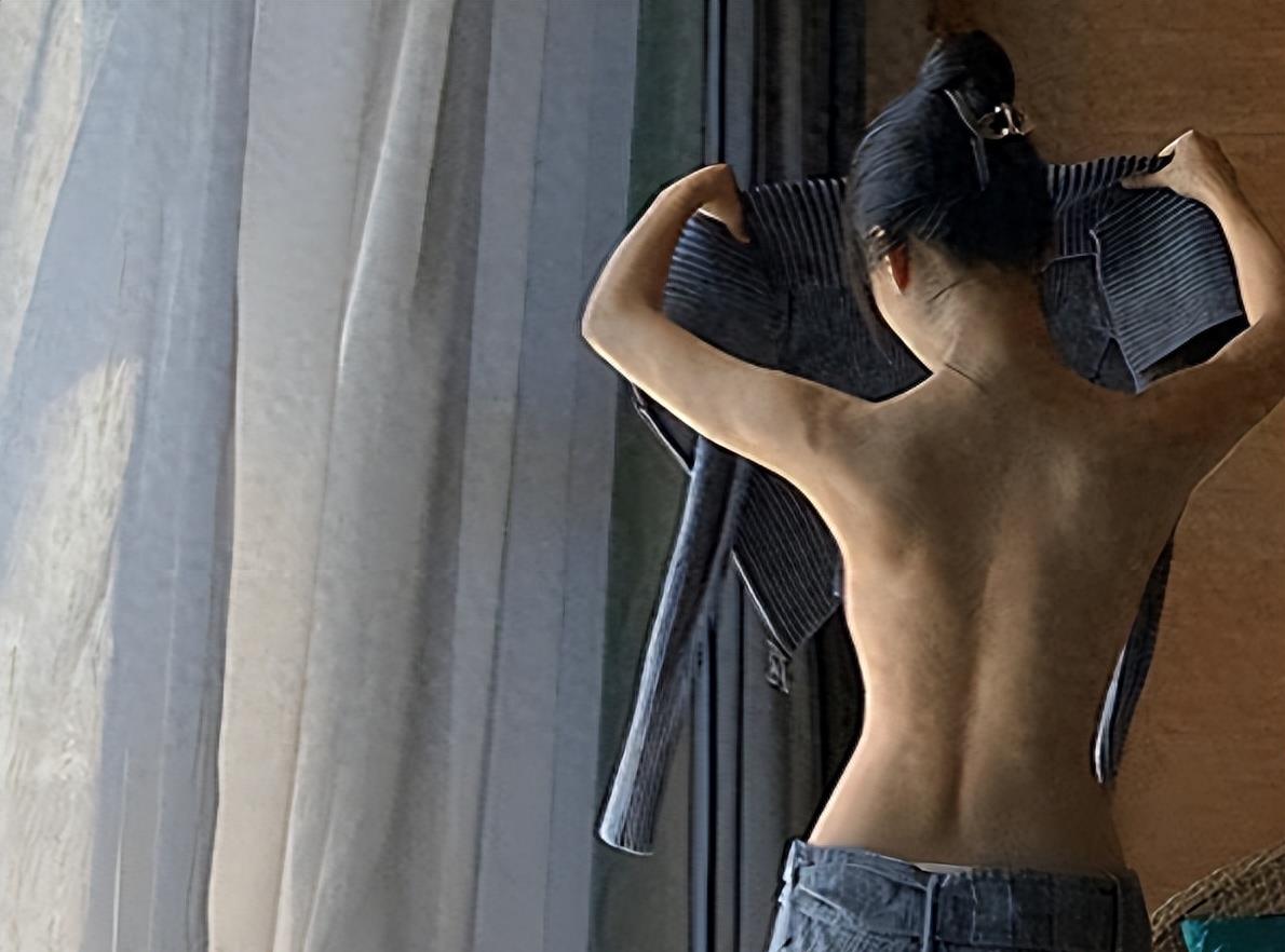 低腰超短装上衣,女低腰裤短上衣