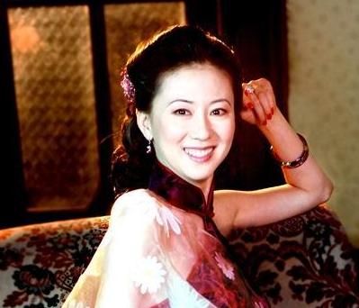 事实证明，为了钱选择当“裸模”的汤加丽，已经走上了另一条大道