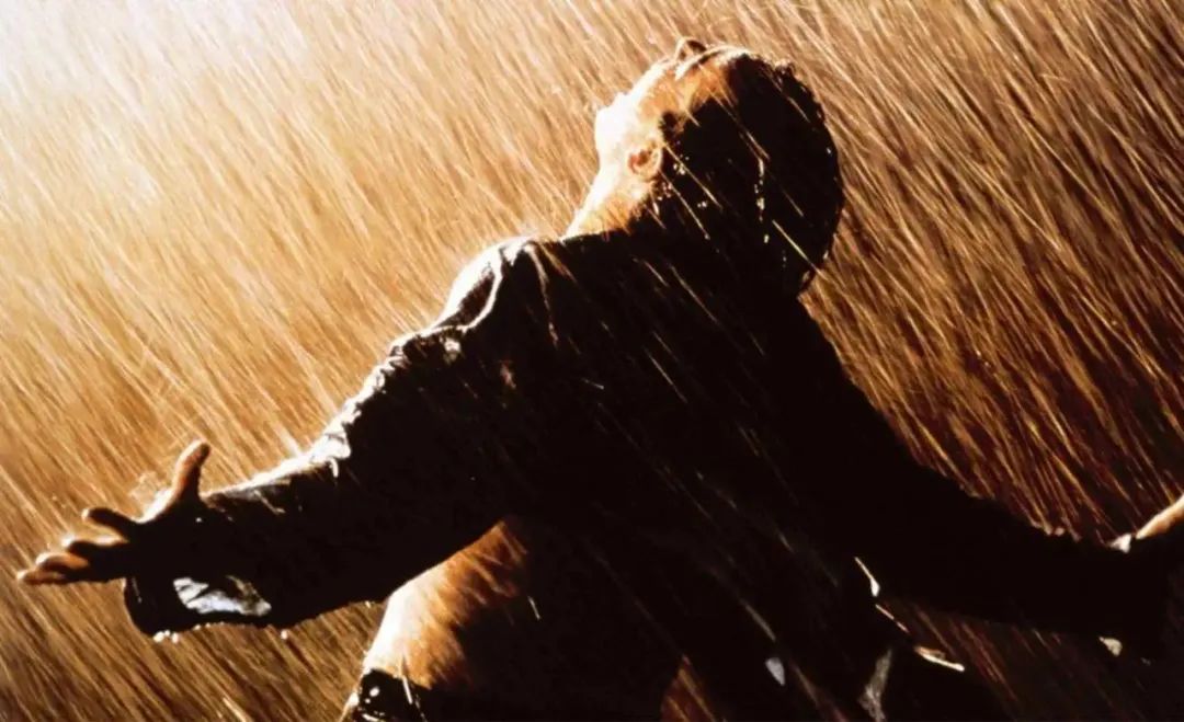 超市招聘引大学生排队,超市6500元招聘引学生排队投简历