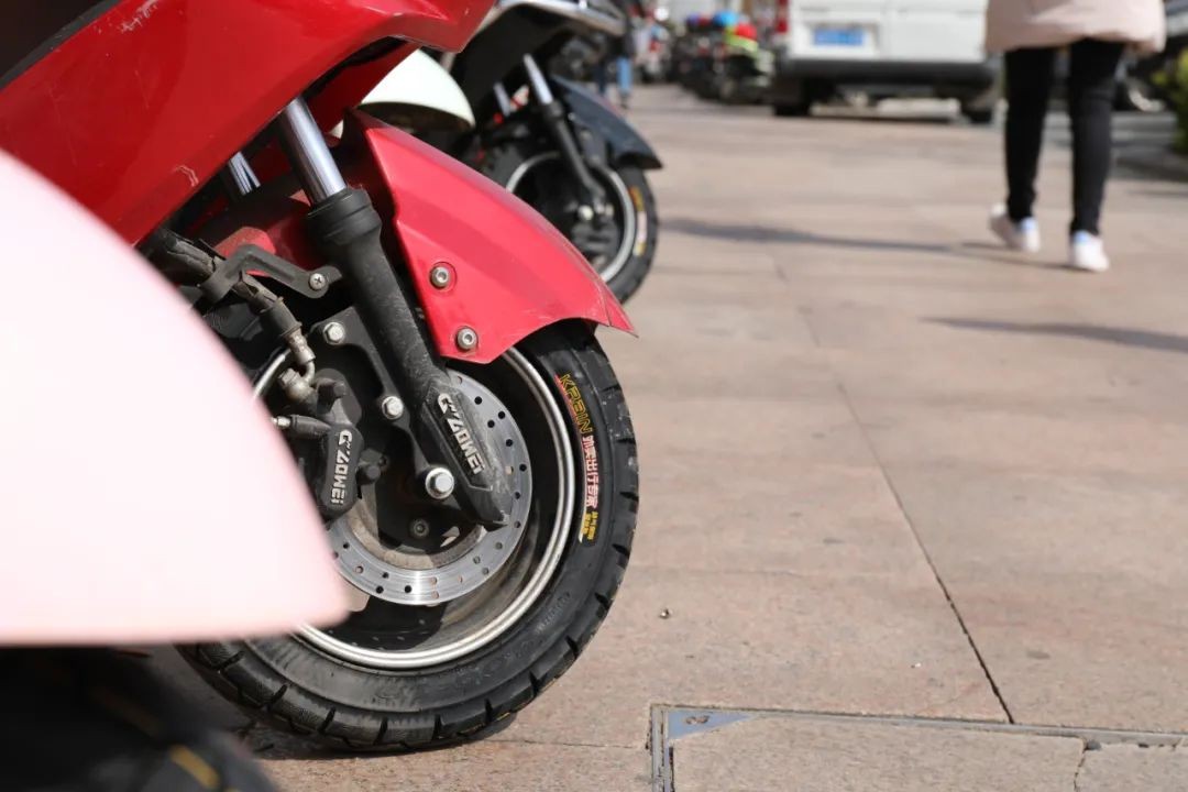 电动车防滑轮胎与普通轮胎区别,电动车钢丝轮胎和真空轮胎哪种好