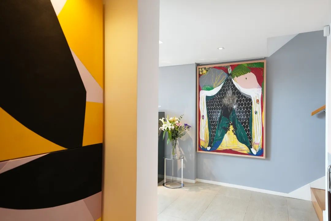 亚洲顶级藏家的4层海滨之家：挂满30件珍藏，审美一流