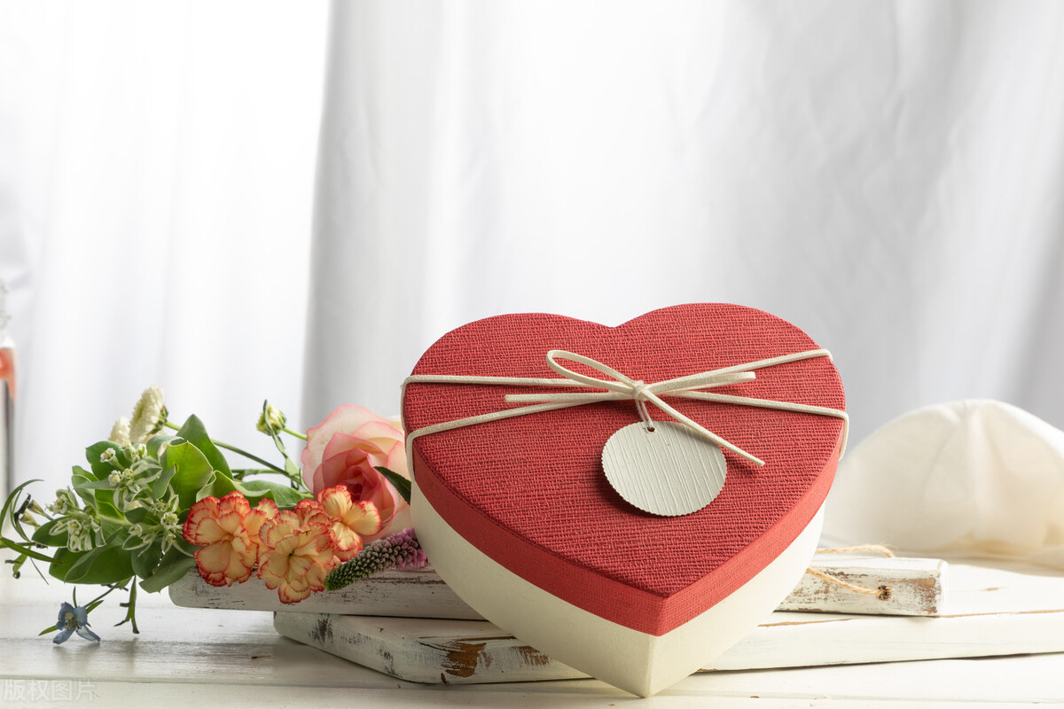 情人节收不到男友的礼物该生气吗,情人节女生可以不送男朋友礼物吗