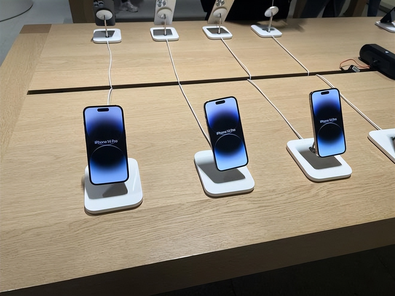 苹果官方换电池涨价可以举报吗,苹果iphone电池换新政策