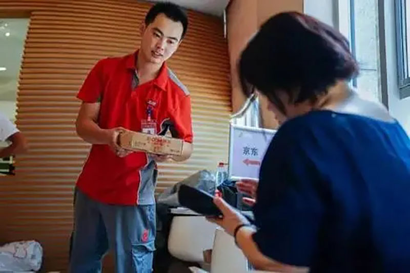刘强东谈金宜财视频,京东001号快递员刘强东