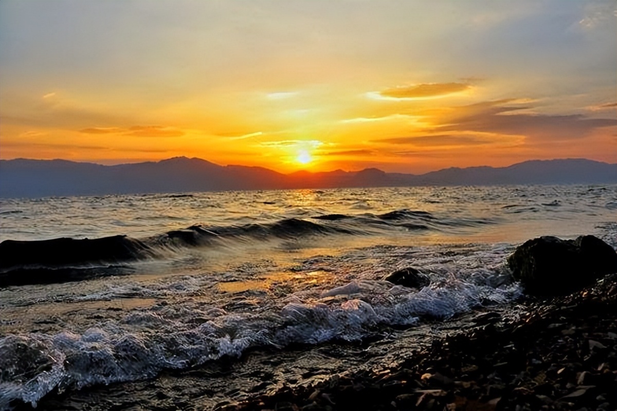 在时间的河流里,在时间的河流沉淀自己的灵魂