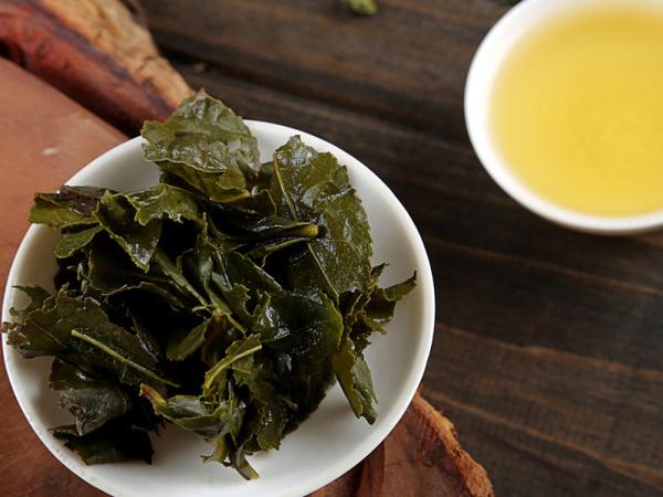 喝完的茶叶渣可以干嘛,喝完茶的茶叶渣应该放哪种垃圾桶