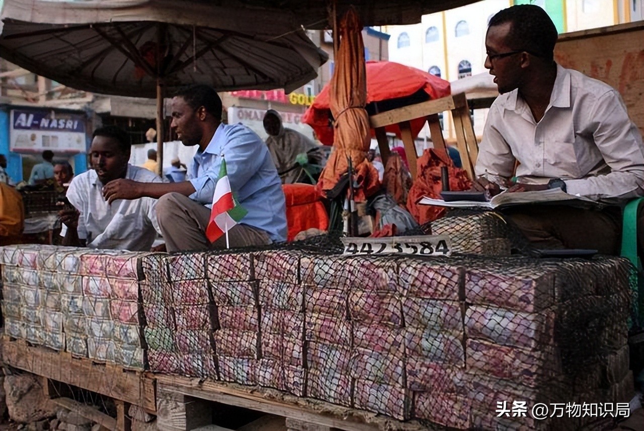 非洲索马里兰人用麻袋装钱，却个个瘦骨嶙峋，这是为什么
