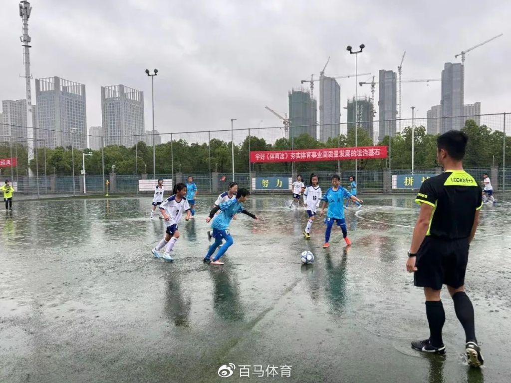 大雨浇不灭热情,大雨浇不灭的热情作文素材