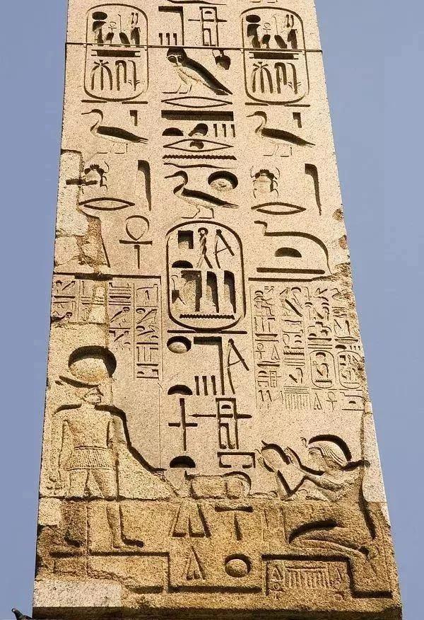 有莎草纸还用泥板写文件？象形文字演变成字母文字？您在讲笑话