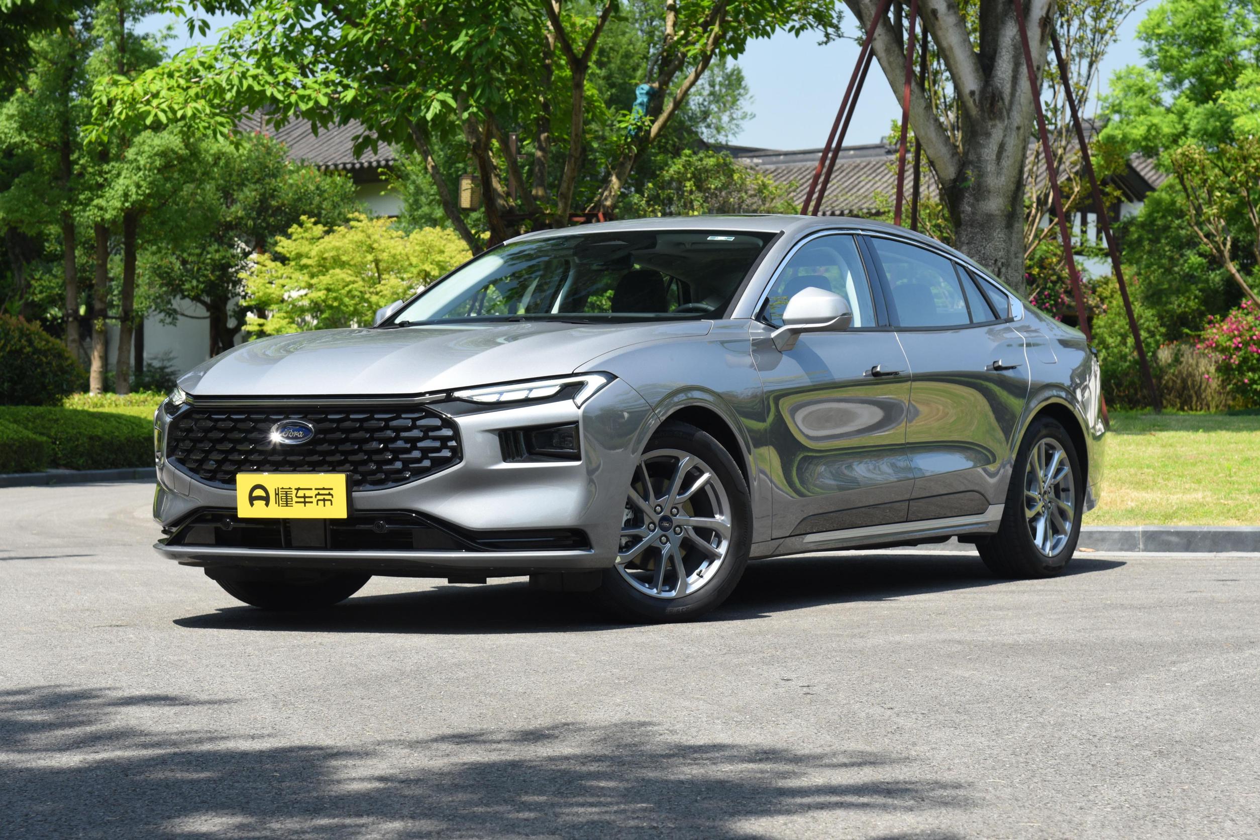 2023款福特蒙迪欧最新价格,2023款蒙迪欧1.5T豪华手机支架