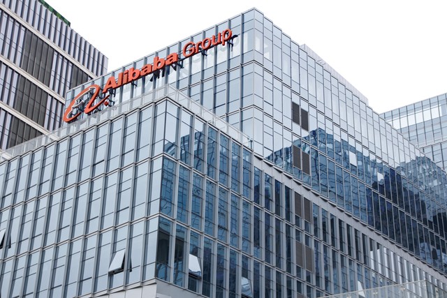 揭秘马云传奇人生：一个普通人如何改写命运，成就伟大商业帝国！