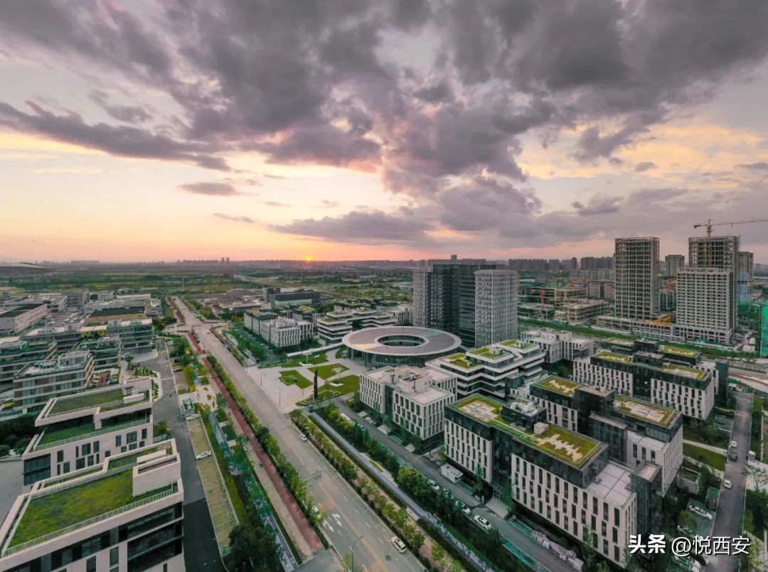 16号线通车+皇冠假日落地，重新解读西安这条新轴线