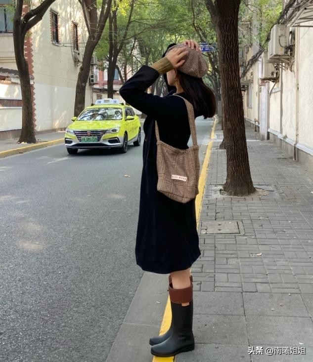 杨幂同款香奈儿雨靴,杨幂丁程鑫雨靴