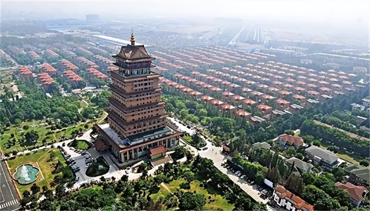 住别墅、开豪车、人均百万，天下第一村华西村为何欠了一屁股债？