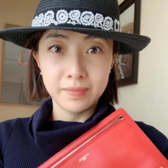 出门带保镖，一顿饭吃6万元的黄油蟹，一年亏掉丈夫100亿的人