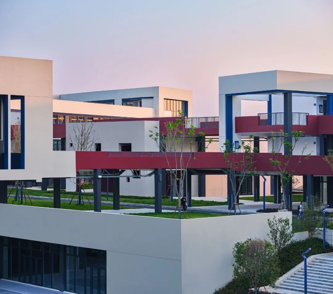 九年一贯制学校设计,阶梯式学校效果图